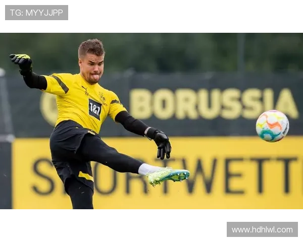 足球明星赛场吐舌挑衅引发热议球迷反应不一展现个性风采